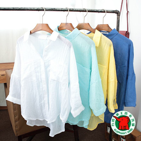 <P>　　開(kāi)一個(gè)干洗店怎么樣 連鎖洗衣店加盟的優(yōu)勢(shì)在哪</P> <P>　　干洗行業(yè)發(fā)展的空間巨大，但是很少人知道真正的原因。大部分只是看到干洗店背后豐厚的利潤(rùn)，并不知道其實(shí)干洗連鎖加盟店的優(yōu)勢(shì)很大。<STRONG>開(kāi)一個(gè)干洗店怎么樣</STRONG> 連鎖洗衣店加盟的優(yōu)勢(shì)在哪。</P> <P>　　連鎖洗衣店加盟的優(yōu)勢(shì)在哪，分幾點(diǎn)來(lái)看：</P> <P>　　競(jìng)爭(zhēng)優(yōu)勢(shì)：連鎖經(jīng)營(yíng)企業(yè)不用自己?jiǎn)为?dú)投放廣告，總部會(huì)集中投放，投資者可以利用資源，降低自己的成本，也可以樹(shù)立企業(yè)形象。開(kāi)自營(yíng)店是跟其他的品牌互相競(jìng)爭(zhēng)發(fā)展，坦白講對(duì)于一個(gè)新手來(lái)說(shuō)比較困難。而開(kāi)加盟店是在合作中發(fā)展，這是一種新時(shí)代的良性競(jìng)爭(zhēng)，效果也較好。</P> <P>　　技術(shù)優(yōu)勢(shì)：總部會(huì)為投資者進(jìn)行專業(yè)管理經(jīng)營(yíng)的指導(dǎo)，可以幫助更多的投資者短時(shí)間內(nèi)學(xué)到經(jīng)營(yíng)管理知識(shí)并挺高創(chuàng)業(yè)的成功率。洗衣技術(shù)干洗店競(jìng)爭(zhēng)核心力量所在，而開(kāi)干洗加盟店的話，可以得到洗衣技術(shù)上的專業(yè)幫助和支持，能夠較快的掌握先進(jìn)的洗衣技術(shù)，完成好顧客的洗衣要求。</P> <P>　　經(jīng)驗(yàn)優(yōu)勢(shì)：都是熟能生巧，但是參與洗衣行業(yè)的投資者大多數(shù)都是新手，不了解怎么開(kāi)店，選擇加盟連鎖的話，可以得到一家有經(jīng)驗(yàn)有優(yōu)勢(shì)的品牌的幫助，能彌補(bǔ)經(jīng)驗(yàn)上的不足，借鑒加盟品牌的開(kāi)店經(jīng)驗(yàn)也是非常具有參考價(jià)值的。</P> <P>　　品牌優(yōu)勢(shì)：投資者選擇<STRONG>開(kāi)連鎖干洗店</STRONG>，那么就可以利用比較小的代價(jià)成本享受該品牌長(zhǎng)期積累下來(lái)的信譽(yù)和管理經(jīng)驗(yàn)，這對(duì)于市場(chǎng)銷售是非常有促進(jìn)作用，也可以短時(shí)間內(nèi)就擴(kuò)充自己的業(yè)務(wù)。</P> <P>　　開(kāi)一個(gè)干洗店怎么樣</P> <P>　　操作簡(jiǎn)單、利潤(rùn)高。中國(guó)干洗行業(yè)每年都有1000億元的營(yíng)業(yè)額，干洗店的平均利潤(rùn)回報(bào)率在70%以上。干洗店經(jīng)營(yíng)結(jié)構(gòu)簡(jiǎn)單，經(jīng)營(yíng)起來(lái)也比較靈活。投資者一般經(jīng)營(yíng)半年就能回本盈利。</P> <P>　　門(mén)檻低。開(kāi)干洗店，投資者不需要什么技術(shù)和經(jīng)驗(yàn)，也能輕松開(kāi)店。當(dāng)然，在經(jīng)營(yíng)方式的選擇上，投資者可以選擇加盟連鎖的經(jīng)營(yíng)方式。和品牌合作，干洗店的市場(chǎng)競(jìng)爭(zhēng)力更強(qiáng)，利潤(rùn)收益也會(huì)更高。同時(shí)，投資者開(kāi)店也沒(méi)有什么后顧之憂。</P> <P>　　干洗的市場(chǎng)需求大。<STRONG>開(kāi)個(gè)干洗店好嗎</STRONG>?隨著不同的面料進(jìn)入大眾生活，干洗店的生意不再是局限于普通衣物的清洗，更多的還是會(huì)有奢侈品的護(hù)理保養(yǎng)，單純的手工又是很難實(shí)現(xiàn)的，因此干洗連鎖加盟店會(huì)越來(lái)越受歡迎。</P>